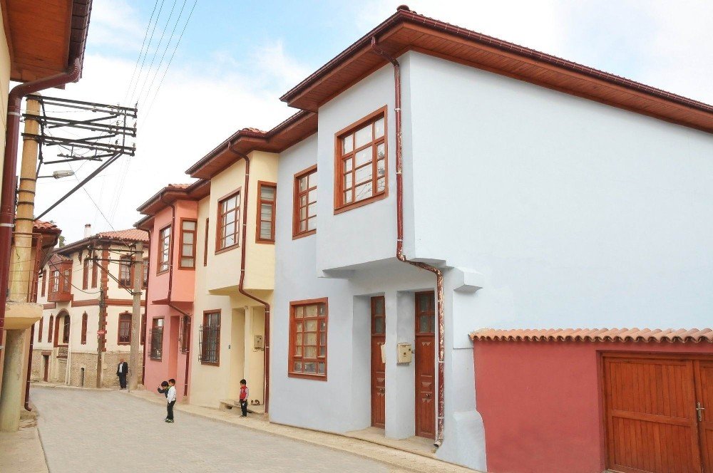 Konya'nın en güzel ilçelerinden biri Akşehir'de tarihe yolculuk için güzel bir kompozisyon oluşturuldu
