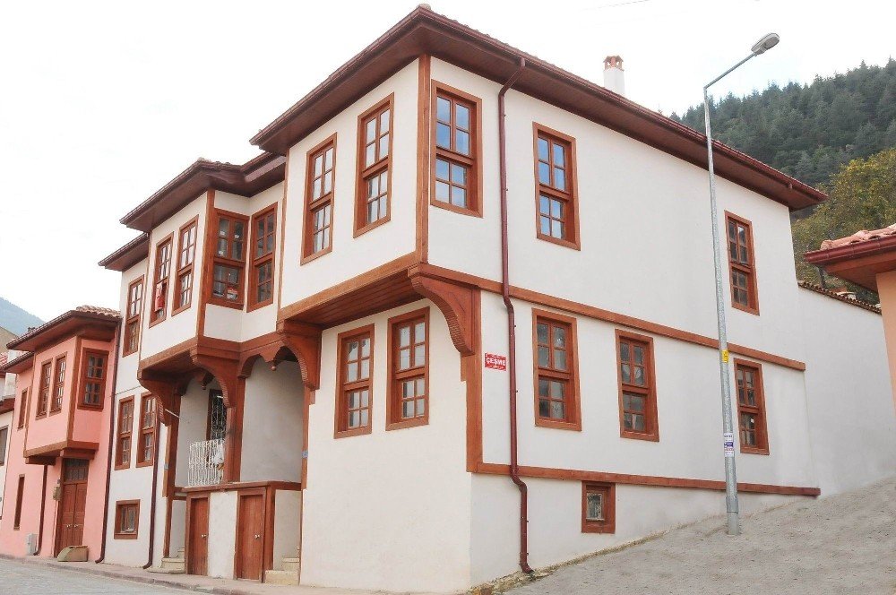 Konya'nın en güzel ilçelerinden biri Akşehir'de tarihe yolculuk için güzel bir kompozisyon oluşturuldu