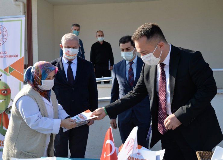 3 bin adet "Gıdanı Koru" yazılı bez maske dağıtıldı