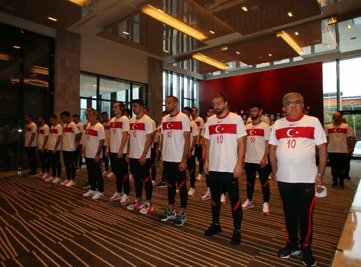 A Milli Futbol Takımı Atatürk’ü andı