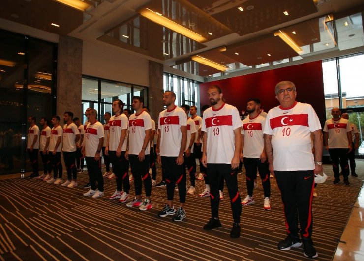 A Milli Futbol Takımı Atatürk’ü andı