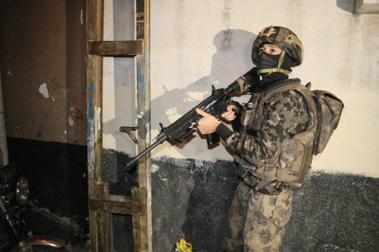 Adana’da şafak vakti torbacı operasyonu