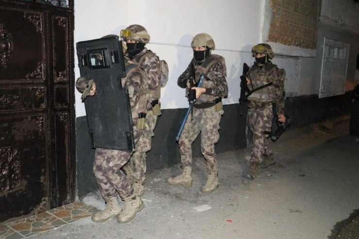 Adana’da şafak vakti torbacı operasyonu