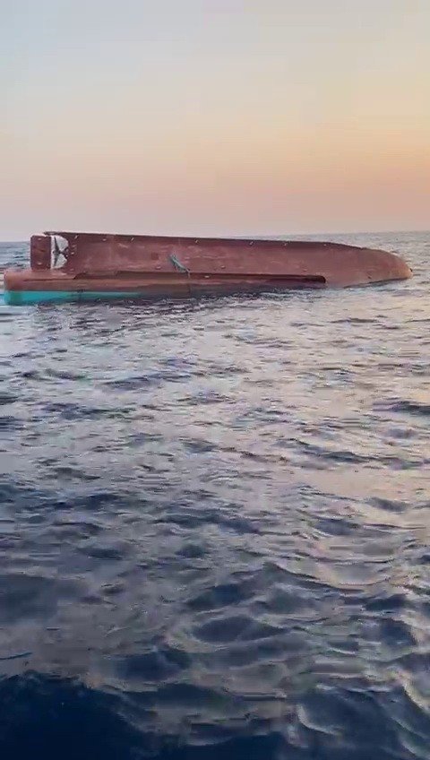Karataş açıklarında gemiyle çarpışan tekne alabora oldu: 5 kişi kayıp