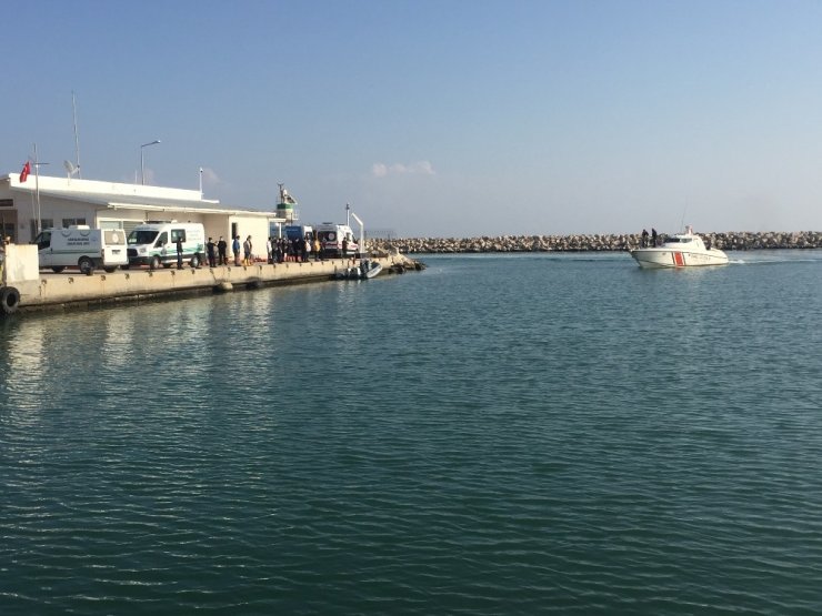 Gemiyle çarpışan teknedeki 4 kişinin cansız bedenleri getirildi