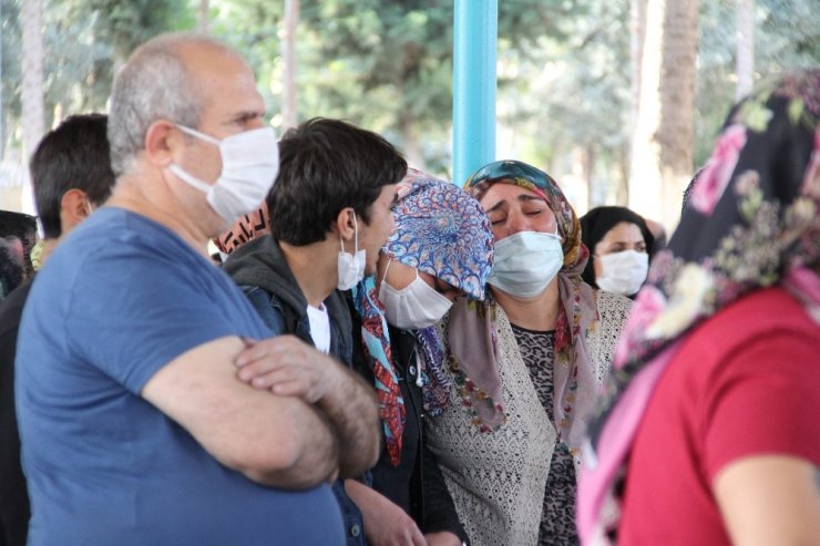 Tekne faciası kurbanları Mersin’de toprağa verildi