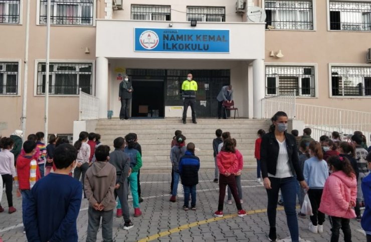 Öğrencilere trafik dedektifi eğitimi verildi