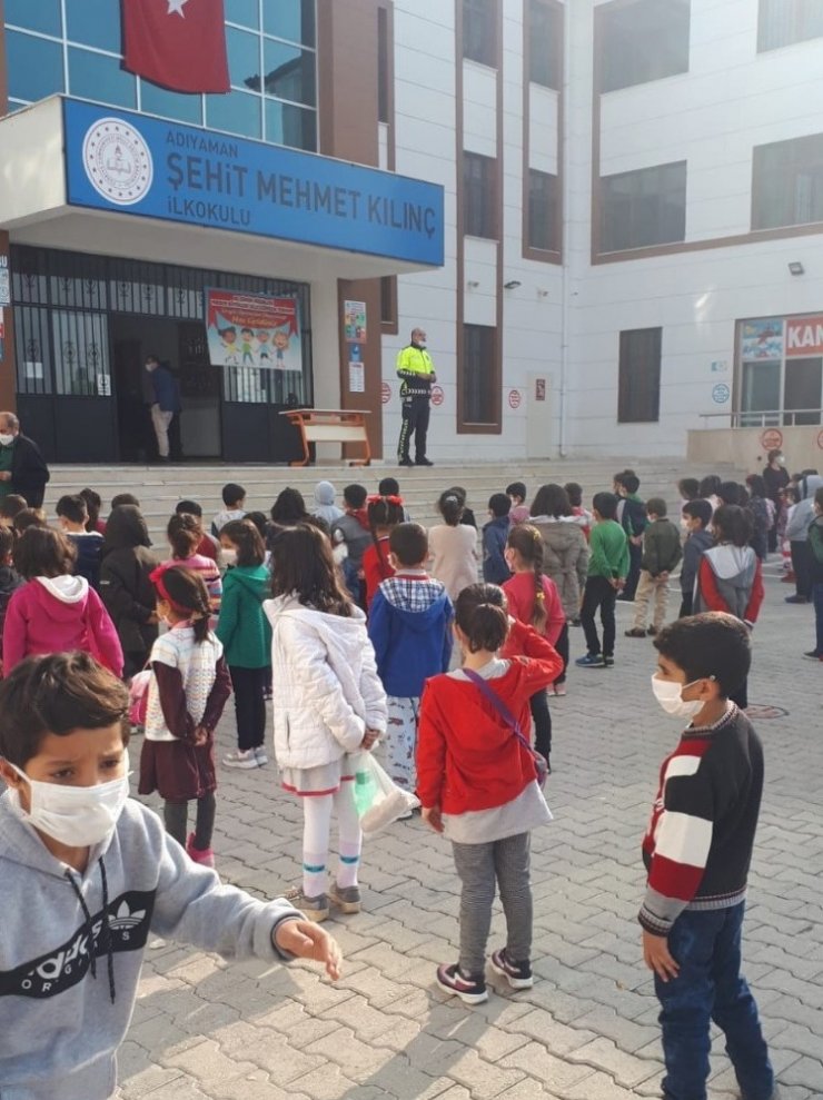 Öğrencilere trafik dedektifi eğitimi verildi