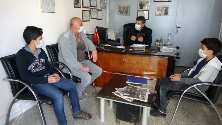 Suriyeli çocuklar buldukları cüzdanı sahibine teslim etti