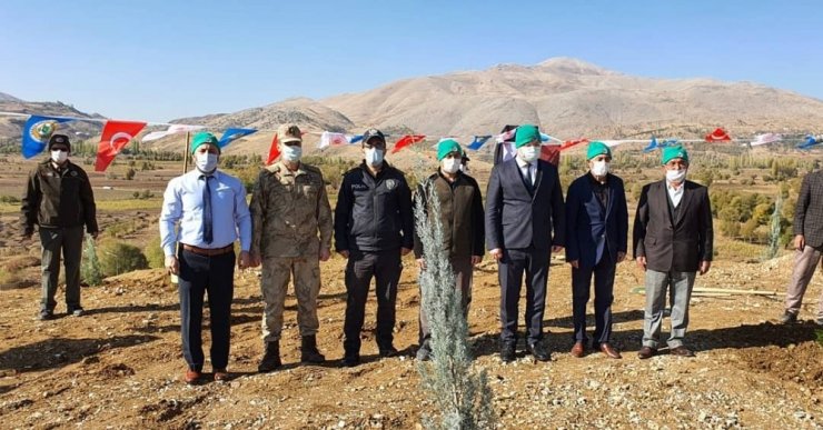 Çelikhan’da fidanlar toprakla buluşturuldu