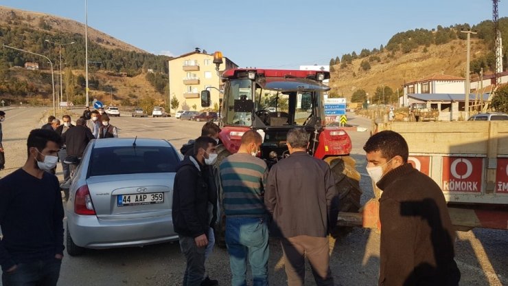 Otomobil ile traktör çarpıştı: 1 yaralı