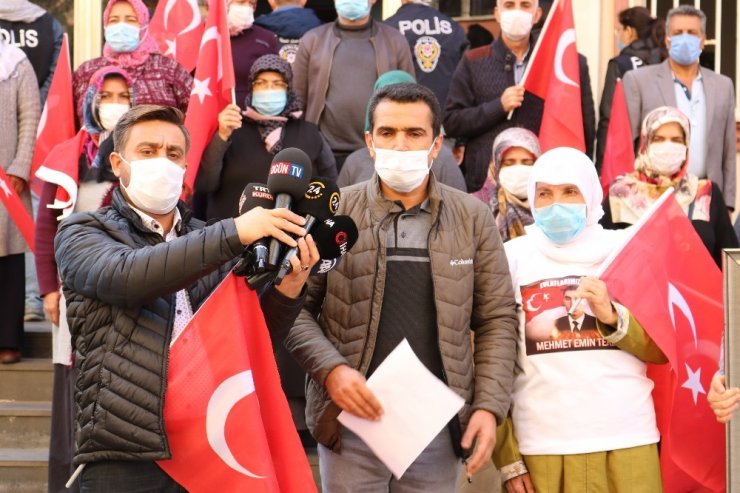 Evlat nöbetindeki aileler Atatürk’ü andı