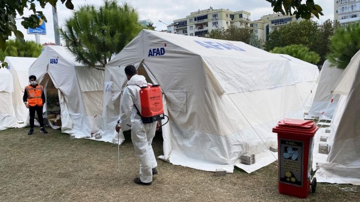 Aliağa’daki vatandaşlardan depremzedeler için büyük dayanışma