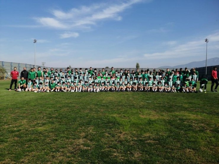 Türkiye’nin dört bir yanında çocuklar Bursaspor forması giyiyor