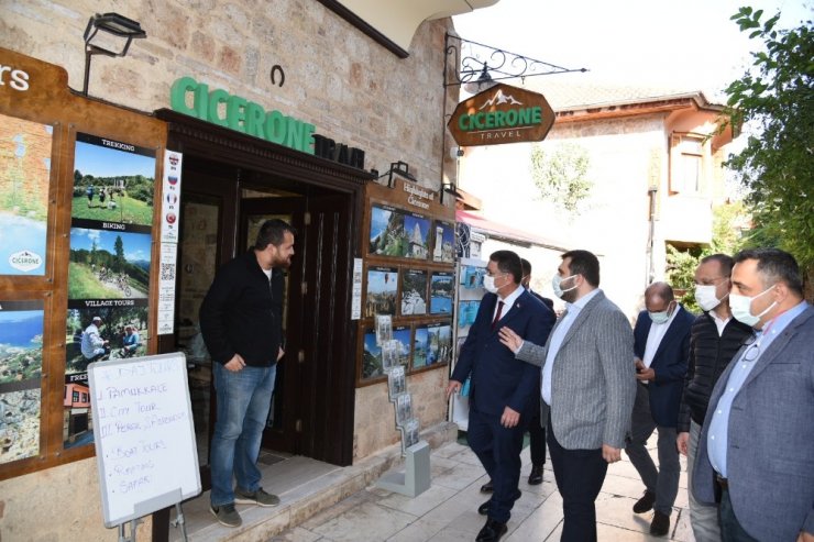 AESOB Başkanı Dere, Kaleiçi esnafının sıkıntılarını dinledi