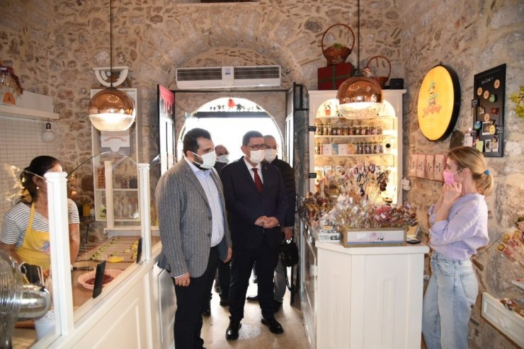 AESOB Başkanı Dere, Kaleiçi esnafının sıkıntılarını dinledi