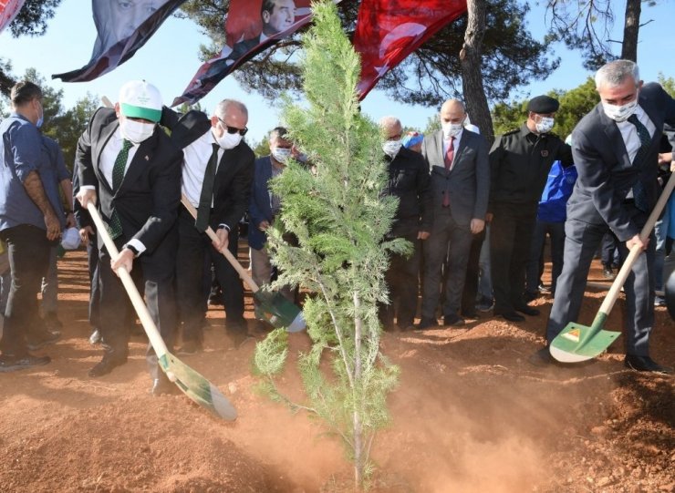 Antalya’da ‘geleceğe nefes’ seferberliğiyle fidanlar toprakla buluştu