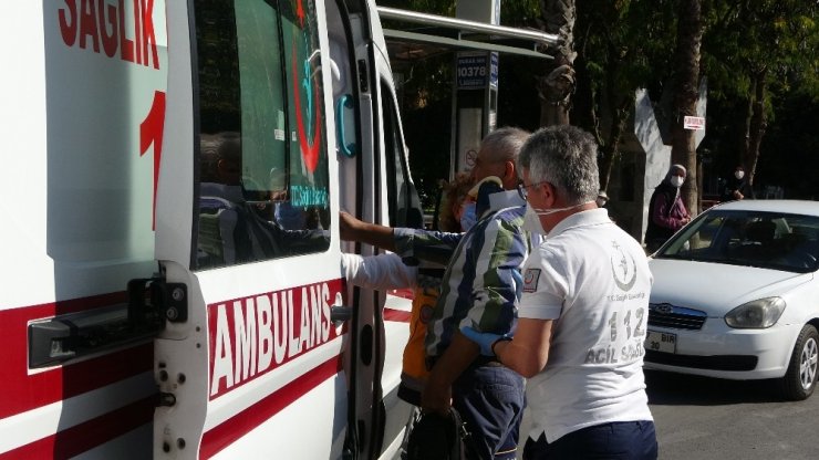 Direksiyon başında rahatsızlanan sürücü kaza yaptı