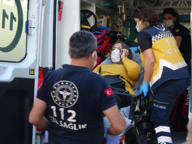 Pazar alışverişi sırasında silahlı kavganın arasında kalan kadın yaralandı