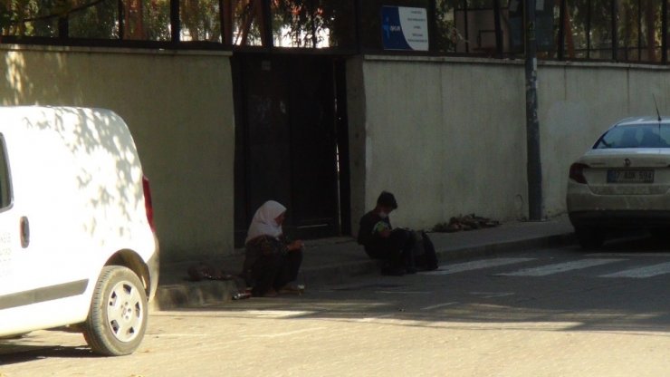 Okul önünde alkol alan kadına Kabahatler Kanunu’ndan işlem yapıldı