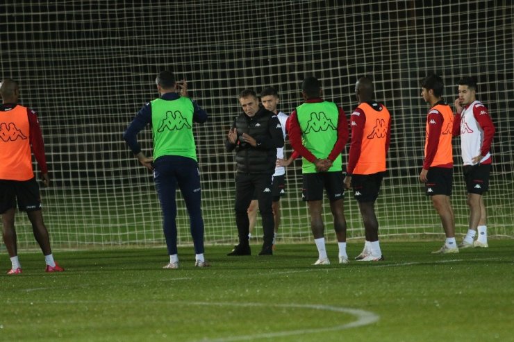 Ersun Yanal, Antalyaspor ile ilk antrenmanına çıktı