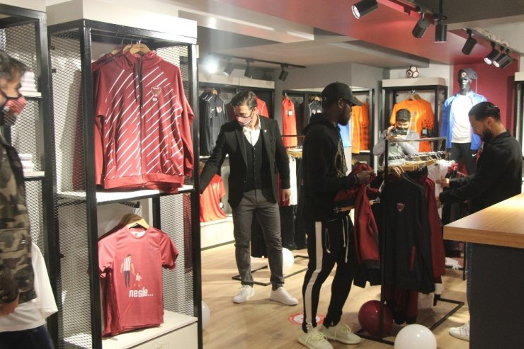 A. Hatayspor’un ikinci mağazası açıldı