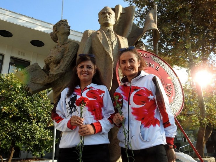 İzmir’in ilçelerinde saat 09.05’te hayat durdu