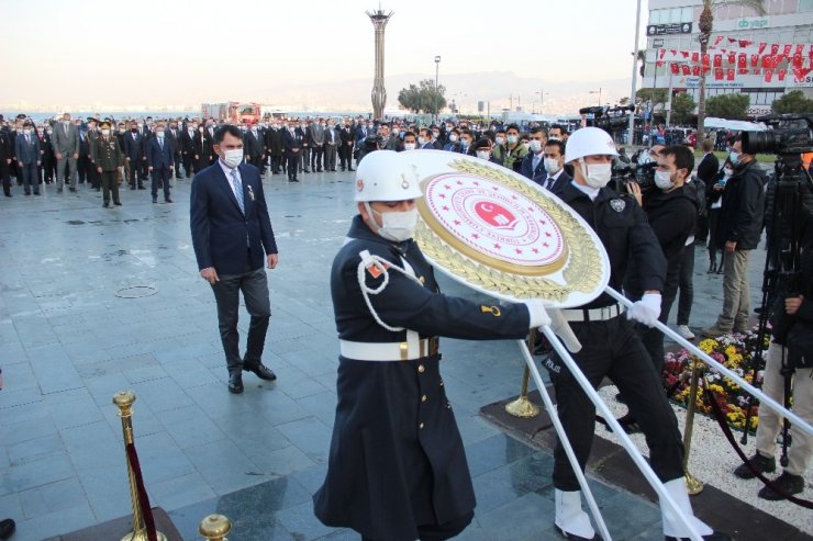 İzmir Atatürk’ü anıyor