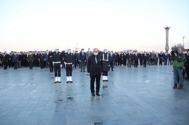 İzmir Atatürk’ü anıyor