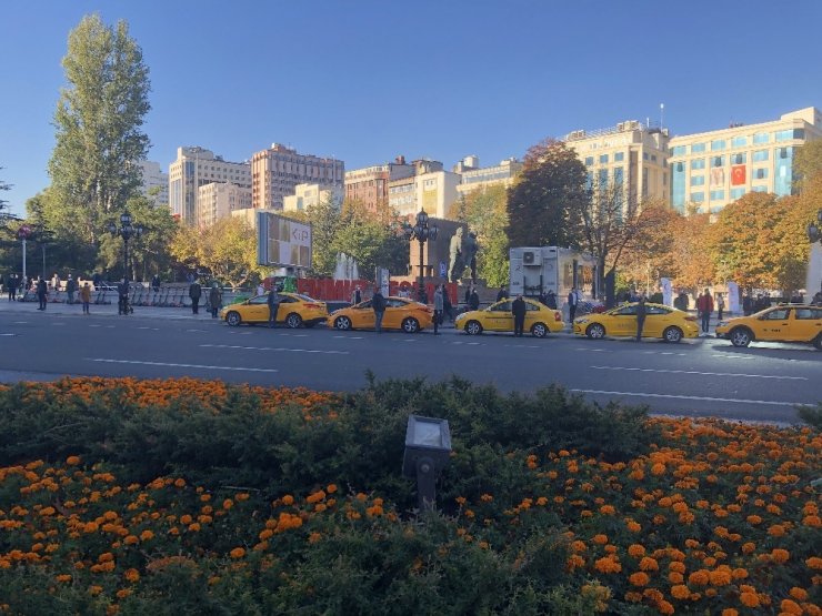 Başkent’te hayat 1 dakikalığına durdu