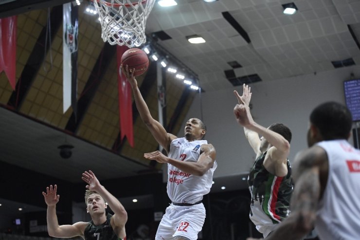 7DAYS EuroCup: Bahçeşehir Koleji: 67 - UNICS Kazan: 70