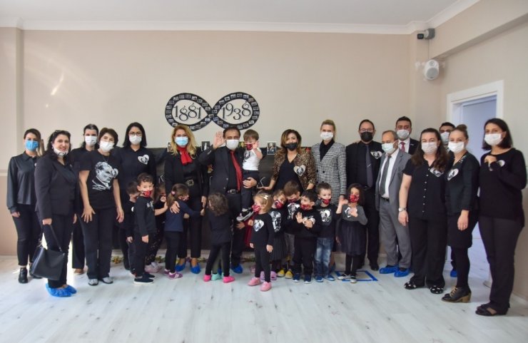 Başkan Şahin, miniklerin Atatürk sevgisine ortak oldu