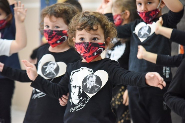 Başkan Şahin, miniklerin Atatürk sevgisine ortak oldu