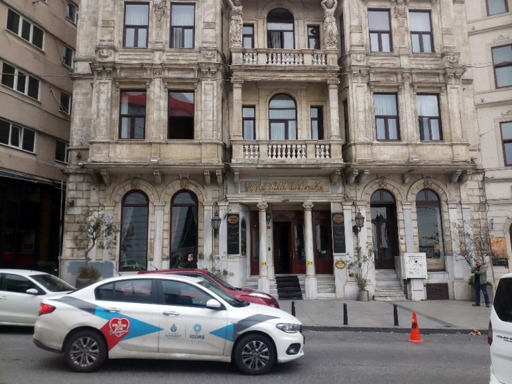 Beyoğlu’nda tarihi otelde bir kadın ölü bulundu