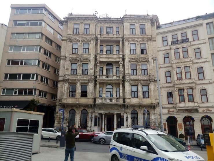 Beyoğlu’nda tarihi otelde bir kadın ölü bulundu