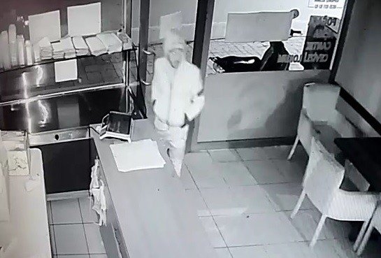 Bursa’da sadaka kutusunu çalan zanlı güvenlik kameralarına yansıdı