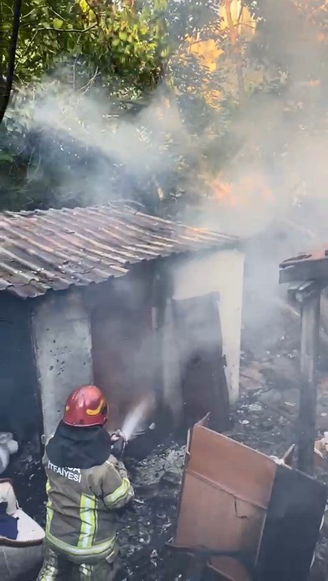 Evin bahçesinde yangın çıktı