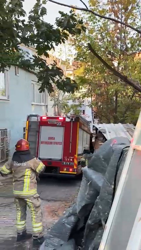 Evin bahçesinde yangın çıktı