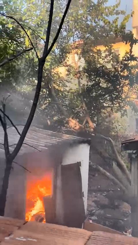 Evin bahçesinde yangın çıktı