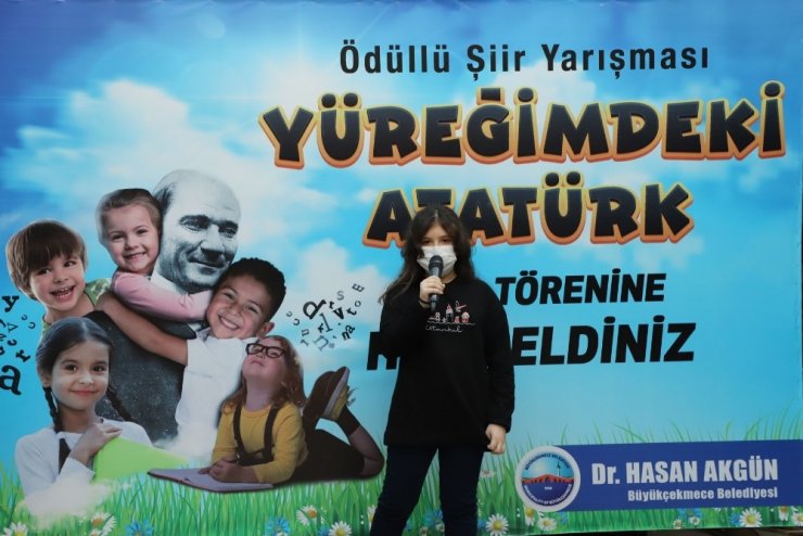 Yüreklerinde yaşattıkları Atatürk’ü şiirle anlattılar