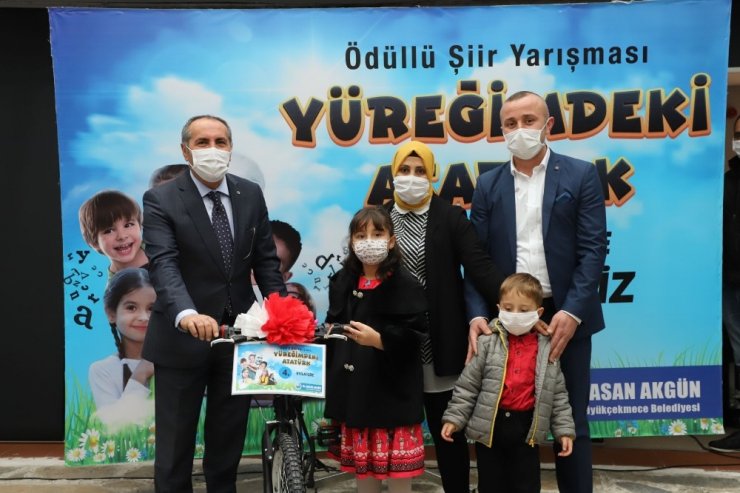 Yüreklerinde yaşattıkları Atatürk’ü şiirle anlattılar