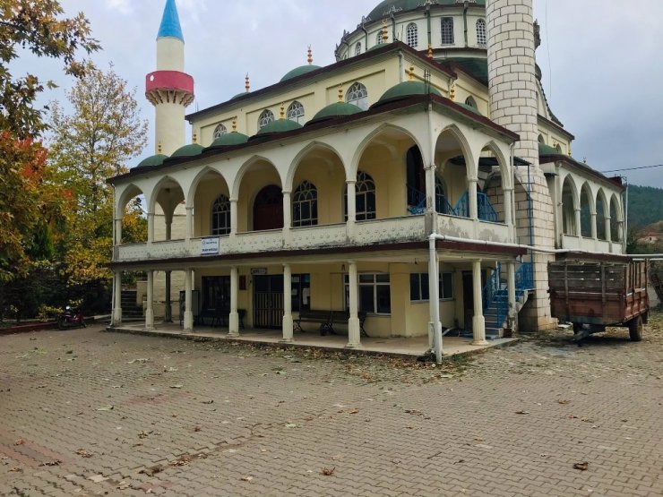 Çınarcık köyünde cami ve kahvehaneler kapatıldı
