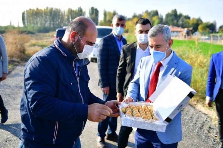 Yeşilyurt’ta kırsal bölgelerin yol ağı genişliyor