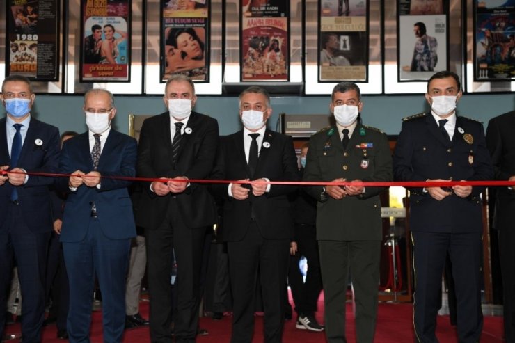 10 Kasım resim, şiir, kompozisyon yarışmasında dereceye girenlere ödülleri verildi