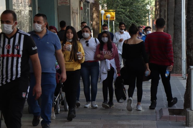 Denizli’de salgın tedbirleri ve toplum sağlığını hiçe sayanlarla mücadele sürüyor