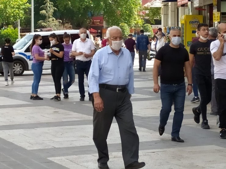 Denizli’de 65 yaş ve üstü vatandaşlara sokağa çıkma yasağı geldi