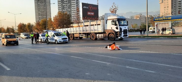 Mesai için yola çıkan kadın güvenlik görevlisi kazada öldü
