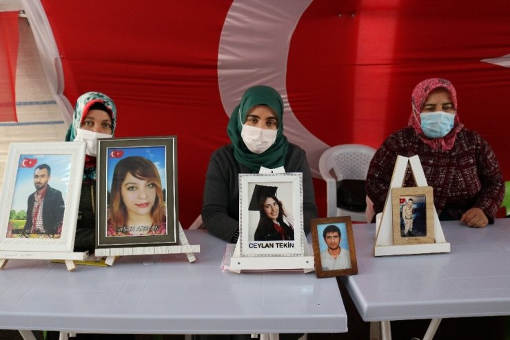 HDP önündeki aileler, evlatlarından gelecek mutlu haberi bekliyor