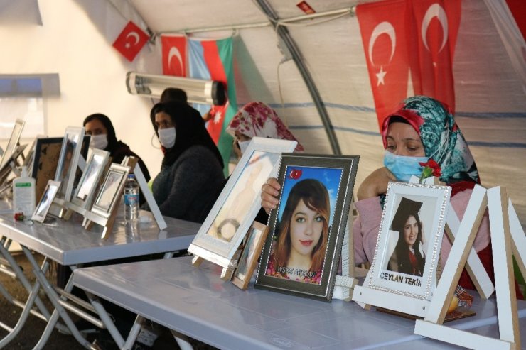 Terör örgütü PKK mensuplarınca 5 yıl önce avludan kaçırılan kızının yolunu gözlüyor