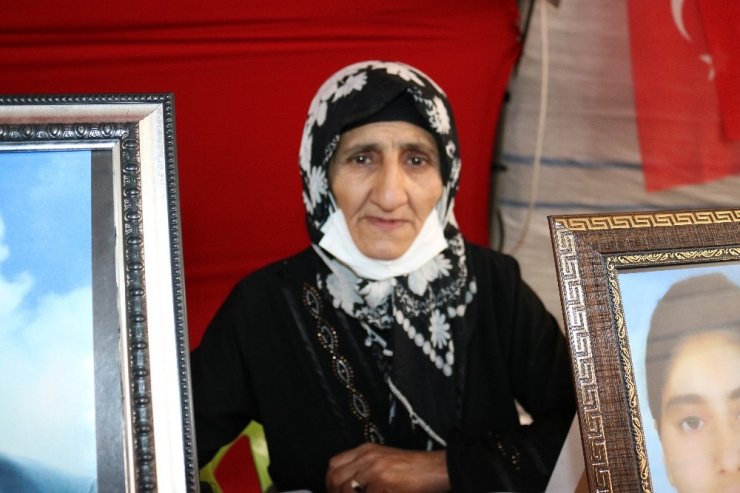 HDP önündeki aileler, evlatlarından gelecek mutlu haberi bekliyor